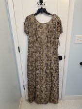 Alex Evenings Evelyn Rosette Lace Gown - Champagne