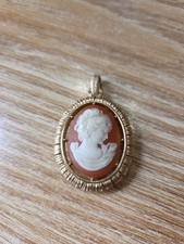 Beautiful Vintage Cameo Victorian Lady Pendant With Gold Tone Chain Necklace