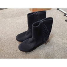 Minnetonka Womens Size 6 Boots Moccasin side zip up