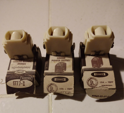 Lotto di (3) Piastra di Montaggio Coperchio Leviton Presa Singola 1777-I 15 AMP 125 V - Foto 1 di 5