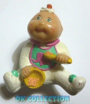 CABBAGE PATCH KIDS Figur PVC 6 cm - BABY MIT LÖFFEL (Hong Kong 84) 66