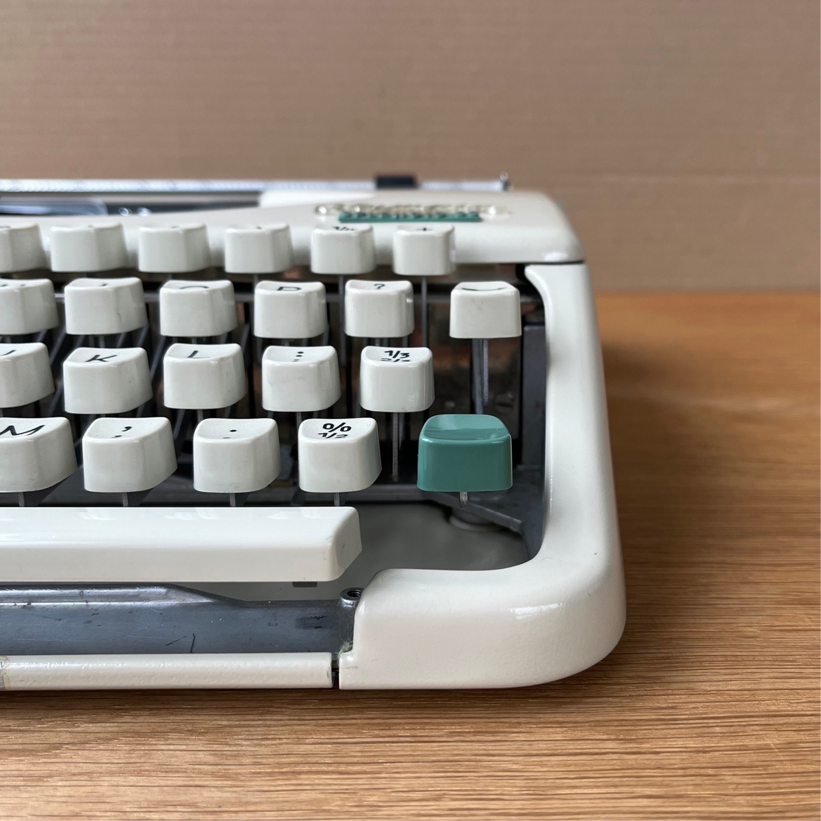 Vintage 1960s Olympia Splendid 33 Typewriter/Case. New Ribbon. Excellent Cond.