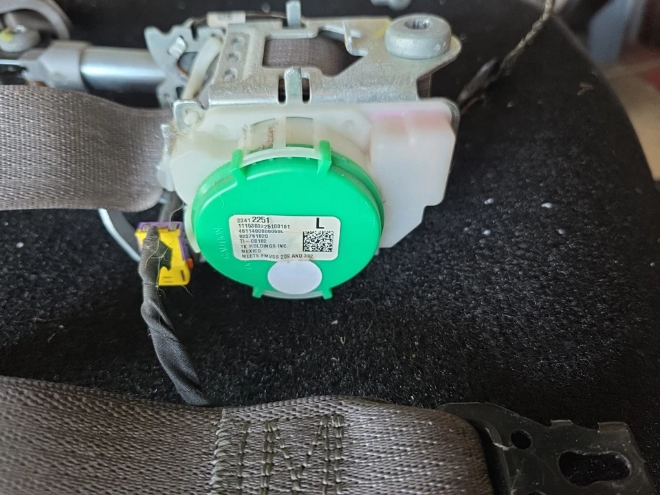 Chevrolet Malibu 2016-2019 conjunto retractor cinturón de seguridad delantero conductor marrón oscuro Foto 4 de 4