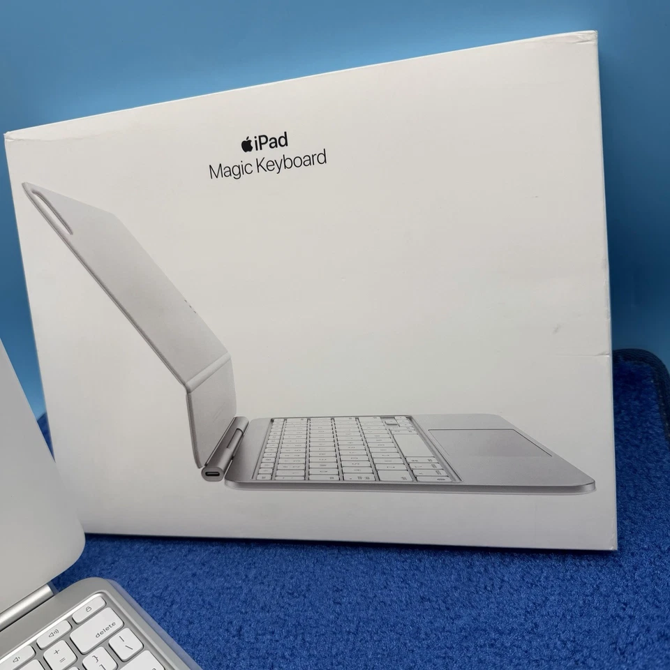 Apple Magic Keyboard Case iPad Pro 11 inch M4 - White - MWR03LL/A - Image 3 of 4