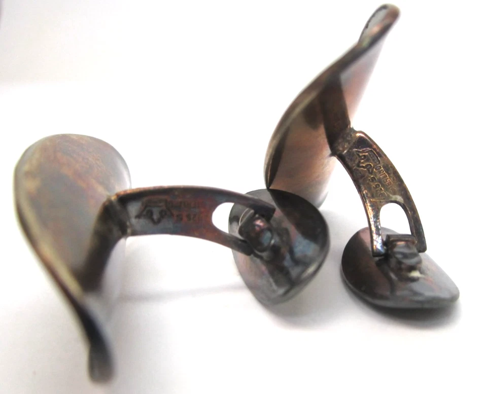 Gemelos ovalados modernos de mediados de siglo esmaltados de plata de ley verde Foto 3 de 4