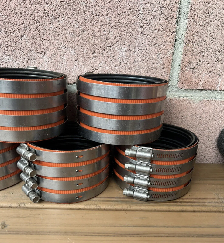 HUSKY ANACO B602 4" No Hub Pipe Coupling W/ 4 Bands Neoprene, Made in