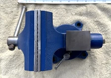 IRWIN SWIVEL 4-1/2 INCH BENCH VISE