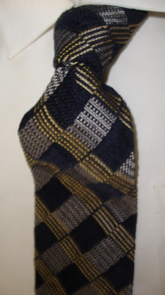 Corbata de punto de mezcla de seda gruesa para hombre D-5720 Hugo Boss. Foto 4 de 4