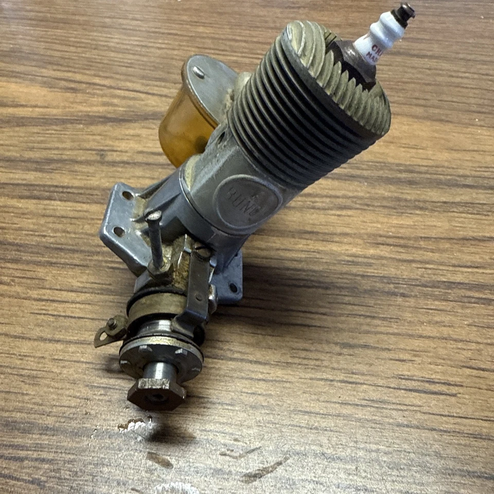 1941 Bunch Mighty Midget Ignition Spark Model Airplane Engine w/Tank M11 #6 - Image 2 of 4