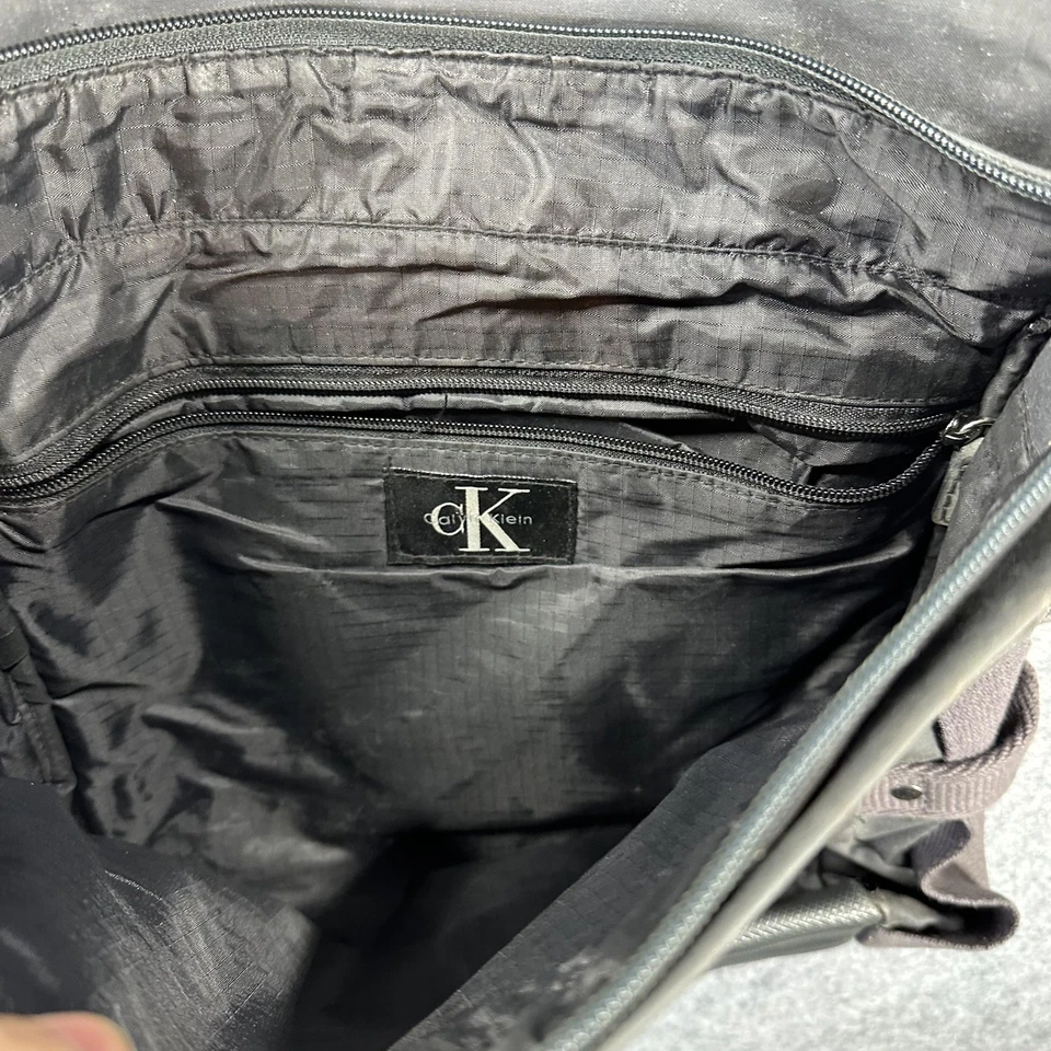 Bandolera de hombro Calvin Klein CK para hombre talla única negra de nailon Foto 4 de 4