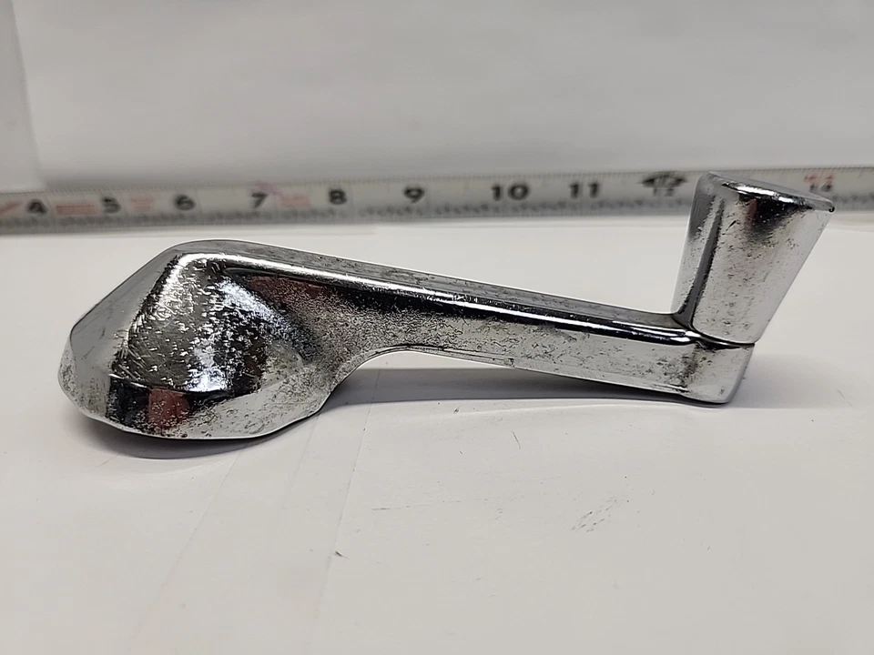 Single Mopar Window Crank Handle 2082958 1960-61 Plymouth Savoy/Plaza/Fury (663) - Image 2 of 4