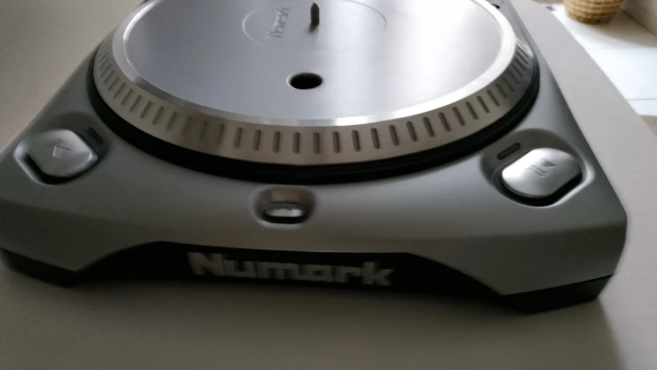 Turntable Numark tt200 per parti di ricambio si accende ma non gira il piatto  - Imagen 3 de 4