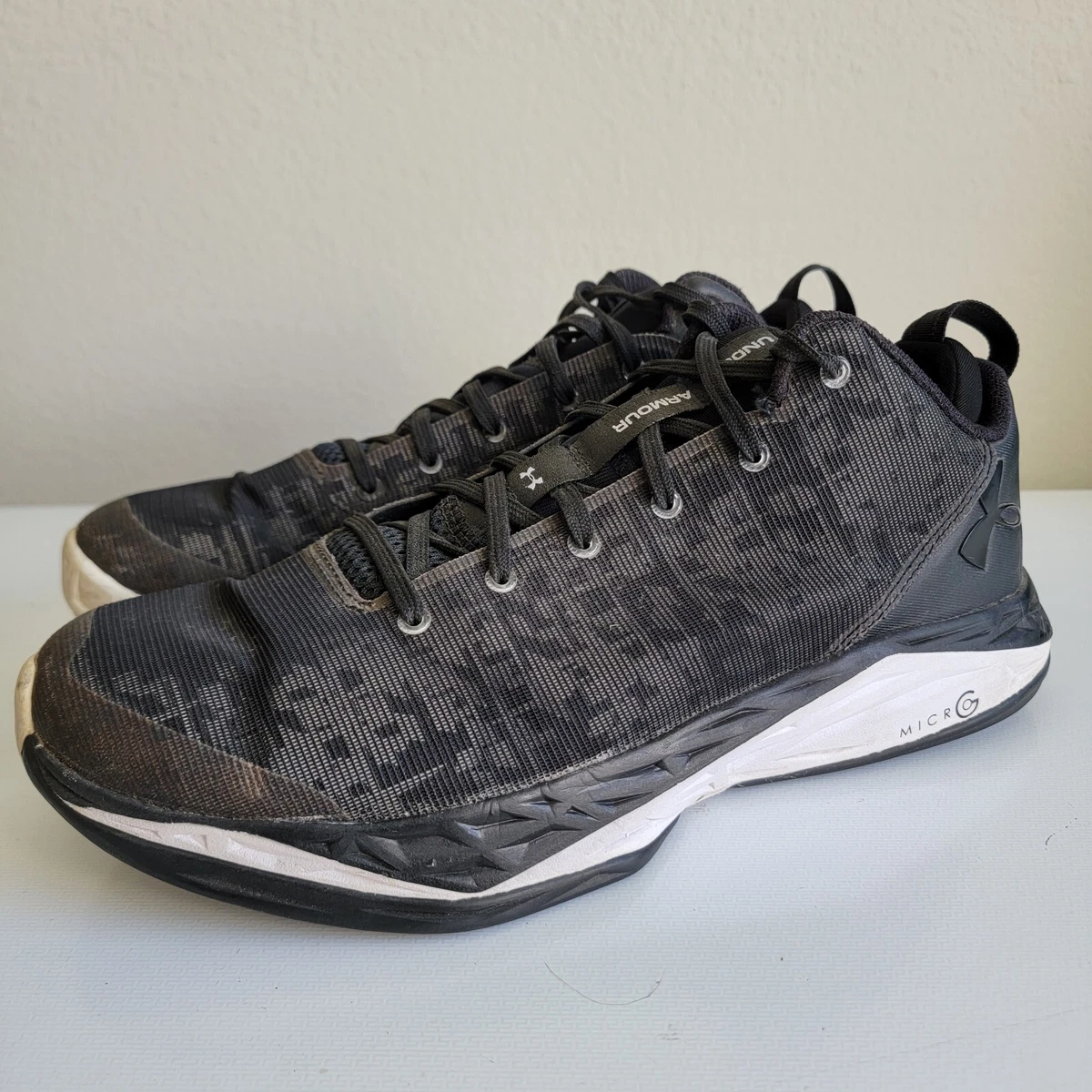 Under Armour Mens Size 9.5 Fireshot Low 1279548 Black Basketball