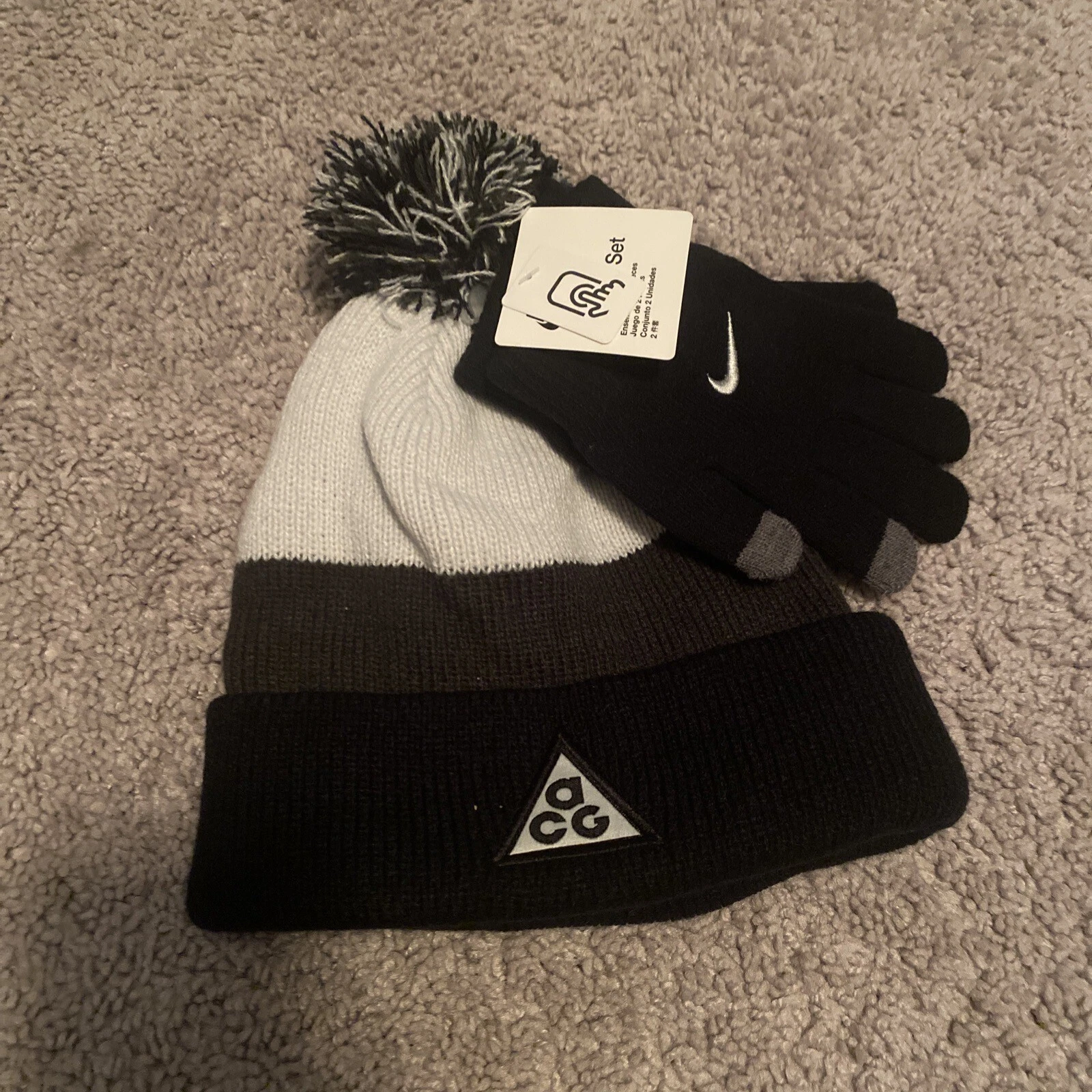 Nike ACG Big Kids Boys Girls Cuffed Pom Pom Beanie/Gloves Set Black Gray NWT