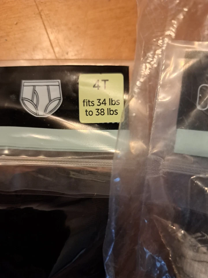 Chicos 4T Okie Dokie 14 pares de calzoncillos ropa interior Dinasaurios sin etiquetas Foto 3 de 4