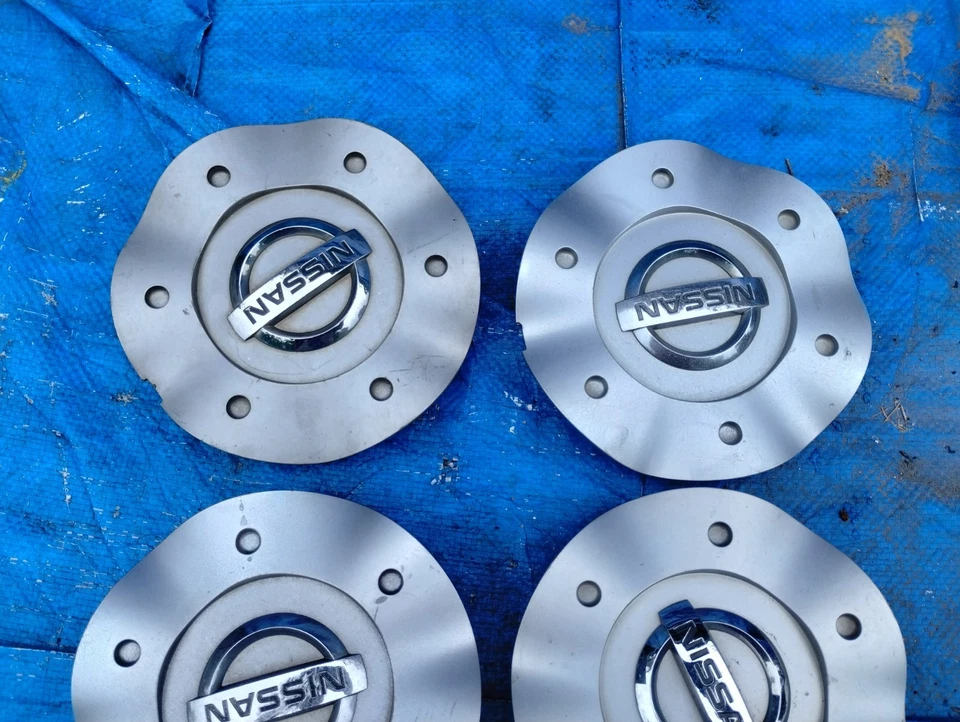 Комплект из 4 оригинальных центральных колпаков колес 18 дюймов для Nissan Murano 2003 2004 2005 годов выпуска 40315CA100 62421 - Изображение 2 из 4