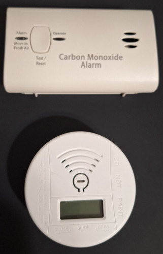 Lot of 2 Carbon Monoxide Alarms Kidde KN-COB-LP2  and 1 Unbranded Alarm Tested