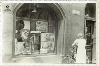 DEUTSCHLAND NÜRNBERG Foto um 1939 Apotheke mit Verkauf von Gasmasken