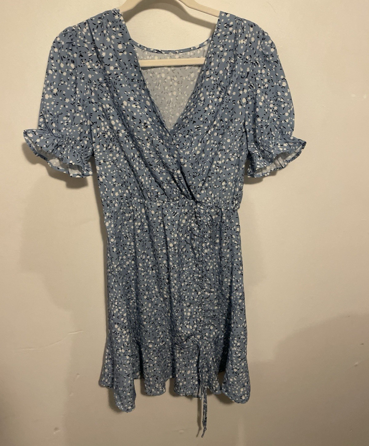 Women's Blue/White Floral V-Neck Ruffle Puff Short Sleeve Romper Size S