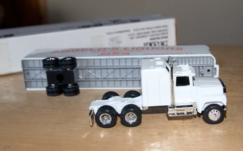 ERTL Raro 1993 Beam's Angelo's Liquors Metallo pressofuso Sleeper Cab Semi Camion - Foto 7 di 12
