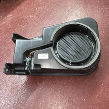 2010 2017 Chevrolet Equinox GMC Terrain Factory Subwoofer & Enclosure 25802876