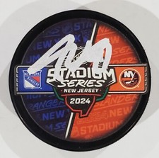 ANDERS LEE SIGNED NEW YORK ISLANDERS STADIUM SERIES PUCK NHL HOCKEY LOA