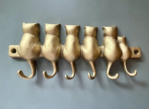 Vintage Cast Metal Gold Tone 6 hook Cat Key Holder Wall Mount 8 inch