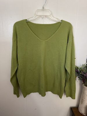 Womans M V Neck Green Acrylic Poly Thin Stretchy Sweater NWOT  Long Sleeve 