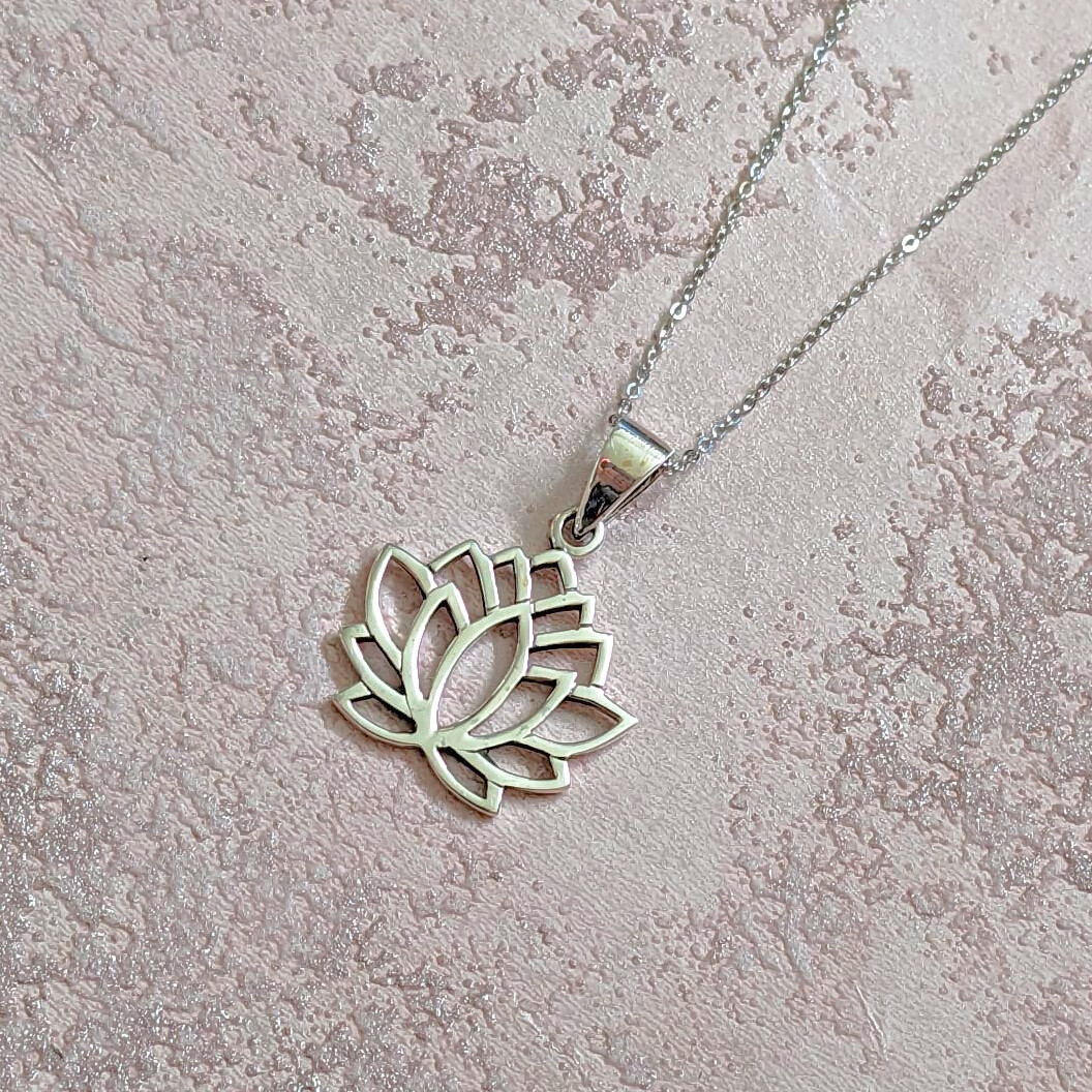 Solid 925 Sterling Silver Lotus Flower Pendant Necklace UK