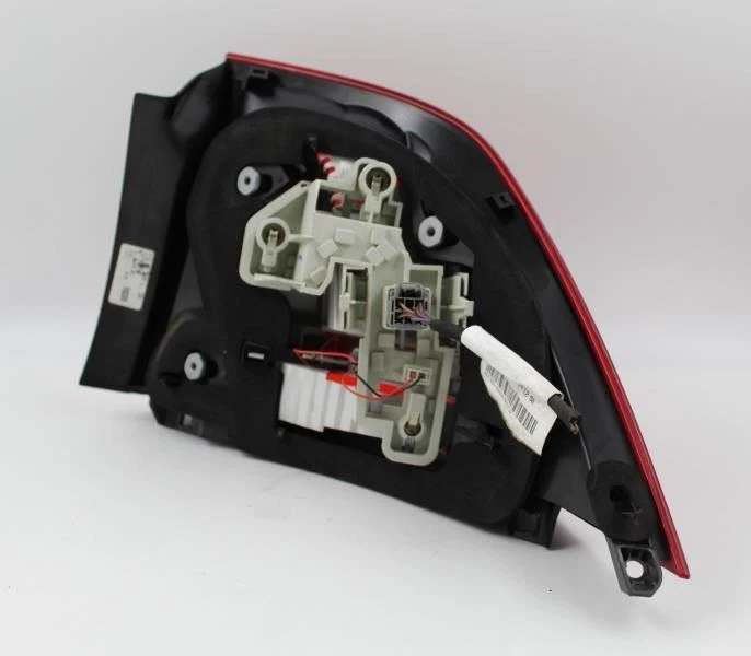 Левый задний фонарь на четверть панели смонтирован VIN Y SWB 2014-2018 VOLVO S60 #4425 - Изображение 2 из 4