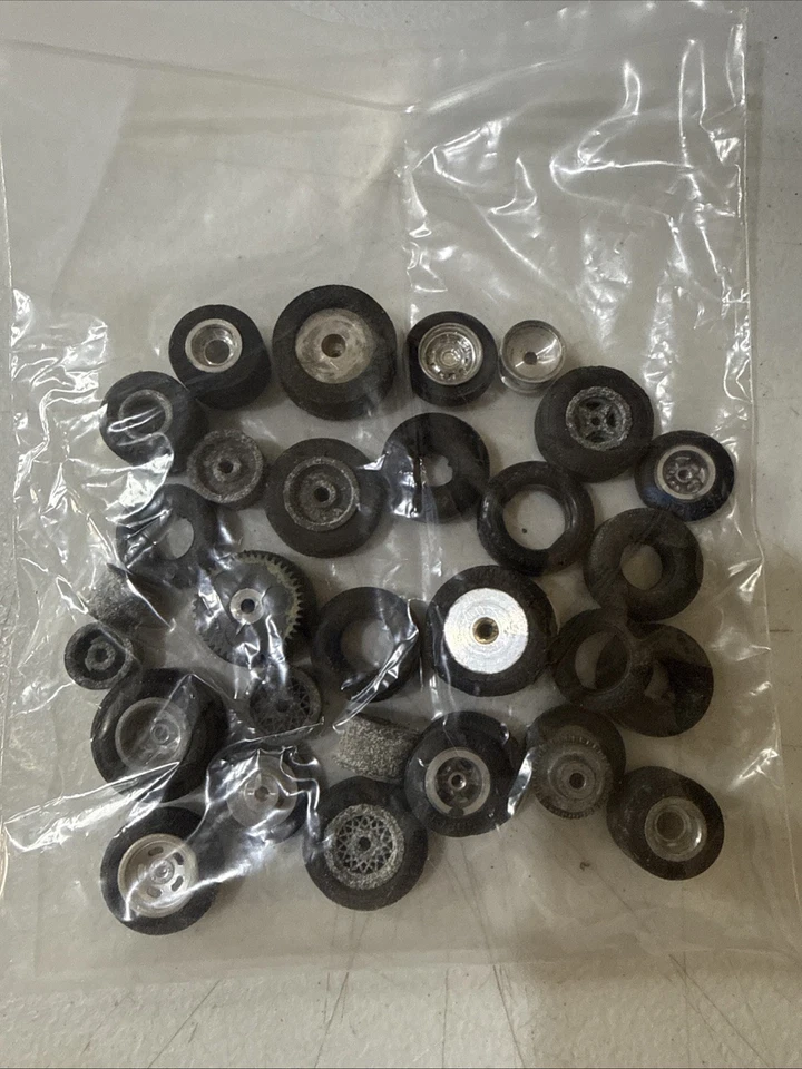 Vintage 1/32 Official Slot Car Racing case With Cars And Parts Sold As Is - Image 2 of 4