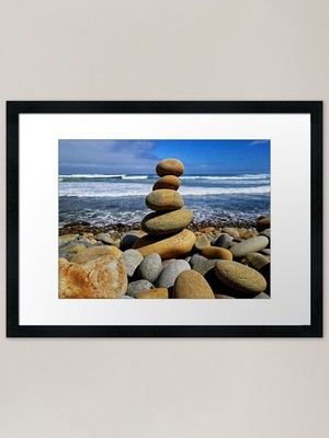 Zen Pebble Tower - Cairn Balancing gerahmtes Wandbild Poster Leinwanddruck Bild