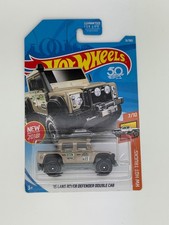 2015 Hot Wheels Land Rover Defender Double Cab Tan - HW Hot Trucks #31/365
