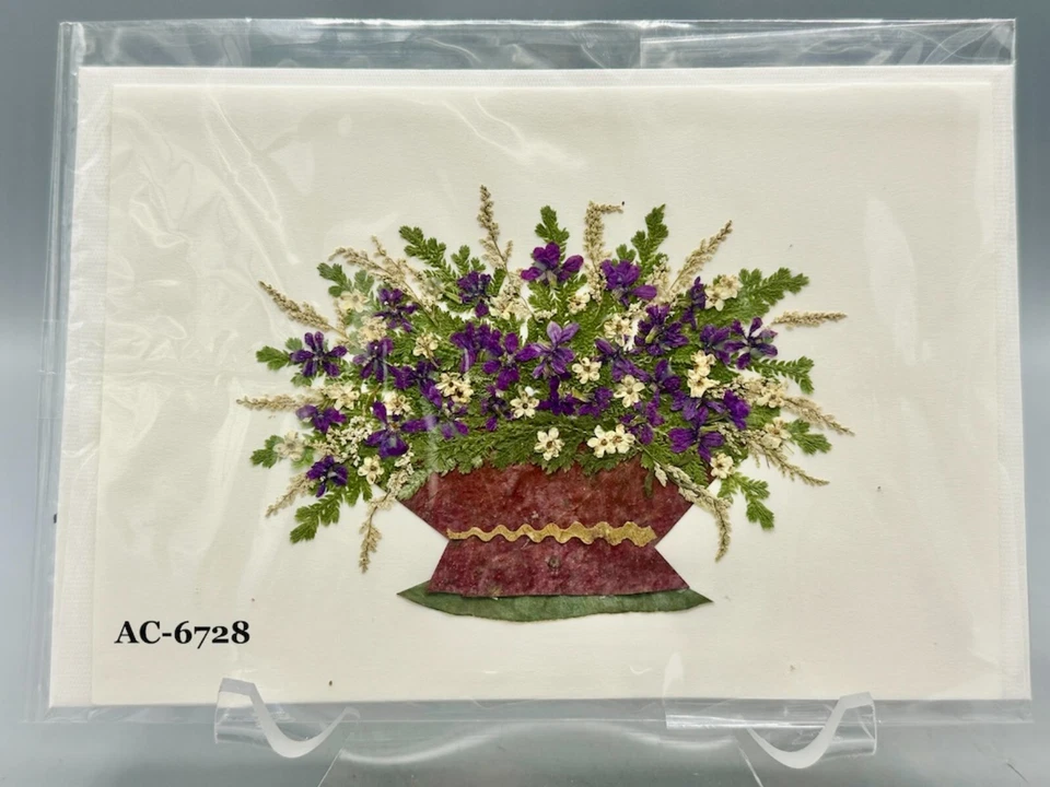 Tarjeta de felicitación de flores reales secas prensadas hechas a mano - arreglo floral Foto 3 de 4