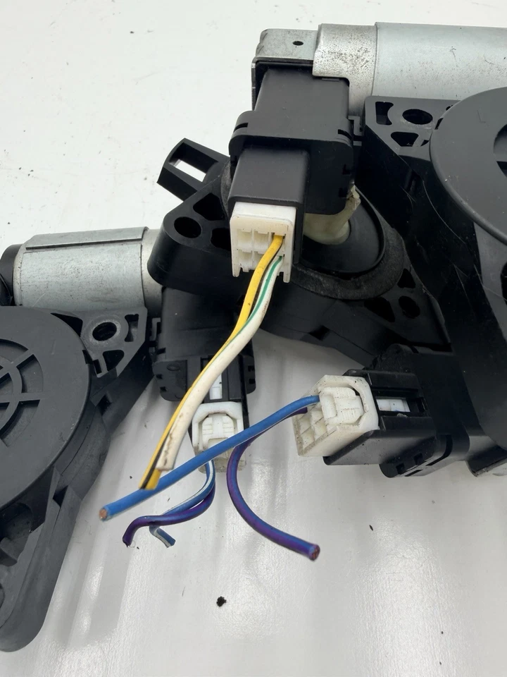 2004-09 Mazda 3 HATCHBACK Rear Window Motor 2 Right & 1 Left OEM B243-15 - Image 3 of 4