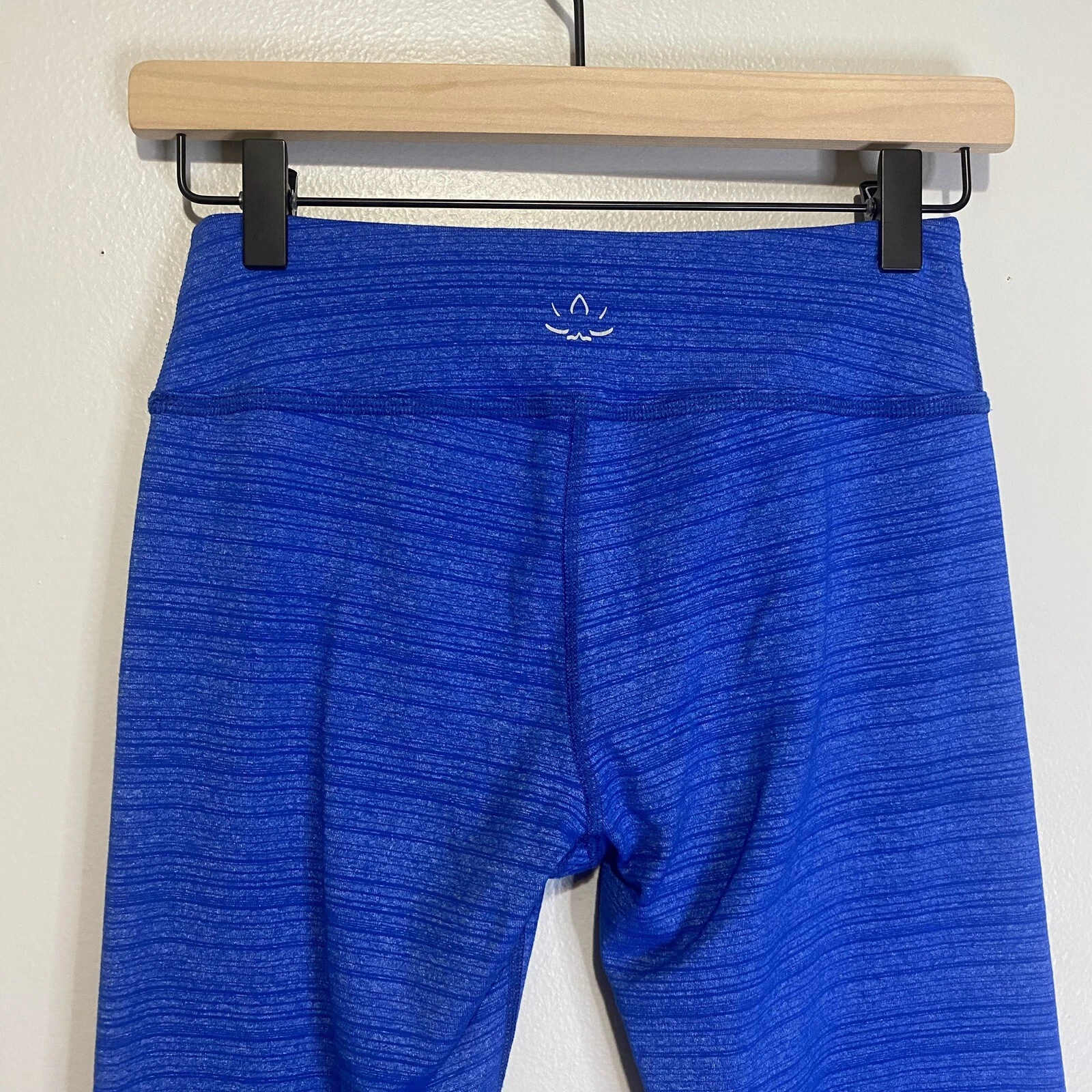 beyond-yoga striped cropped stretch athletic leggings