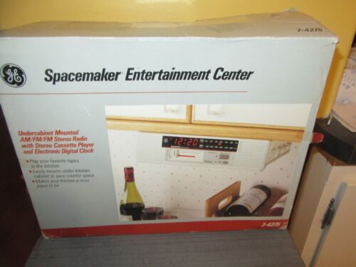 Radio/lecteur de cassette monté vintage GE Spacemaker neuf dans sa boîte - Photo 1/8