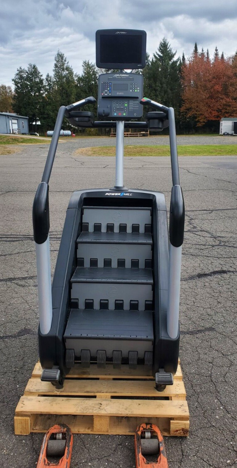 Life Fitness 95P Integrity Powermill Commercial Stepmill Stair Climber