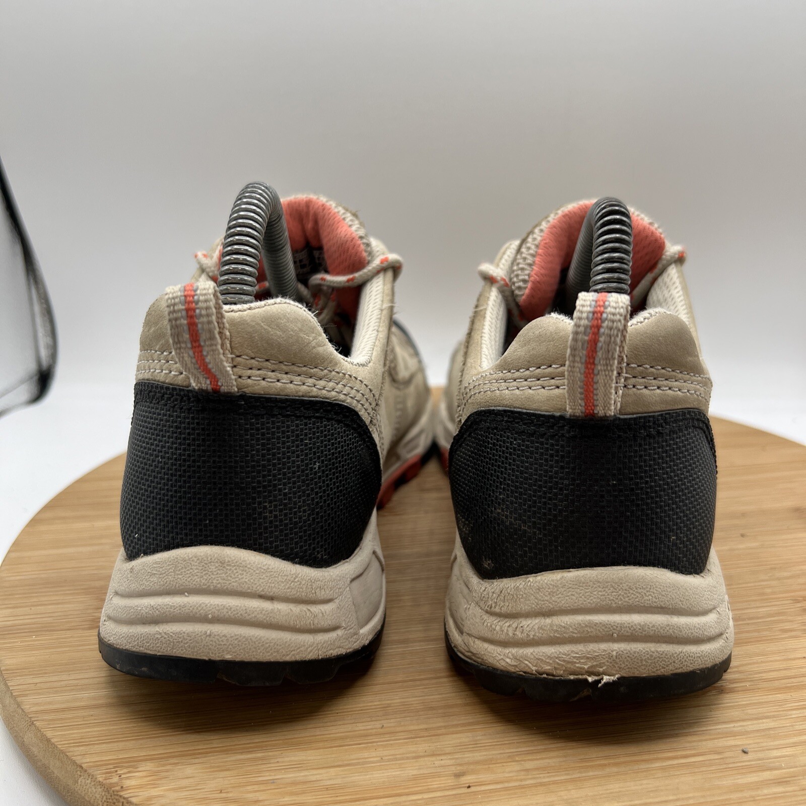 Keen Women's Size 7 Wichita Tan Beige Oxford Trail Hiking Walking Outdoor Shoes