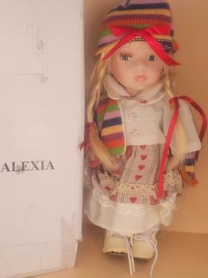 Alexia klein ca. 9'' Porzellanpuppe in Trachtenkleid blonde Zöpfe wollig