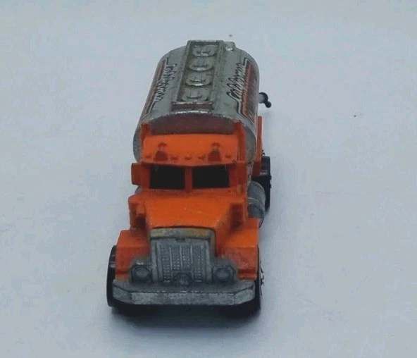 Hot Wheels Vintage 1:64 1979 Peterbilt construcción California con mangueras casi como nuevo Foto 2 de 4