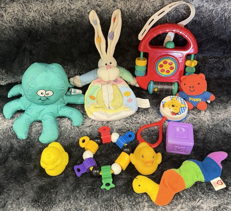 Vintage LOT Baby Crib Toys Winnie Pooh Rattle Car Seat Wrist Noisy Sensory Bath