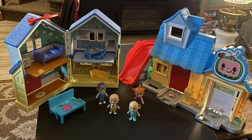 CoComelon Toy House Lot - Deluxe Musical Family House & VTech JJs Smart House