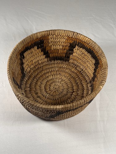 VTG Akimel O’odham Pima Native American Hand Woven Basket Bowl Geometric 7”
