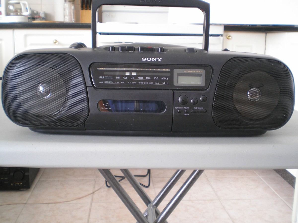 Sony CFD-10 single CD player radio AM/FM stereo cassette deck