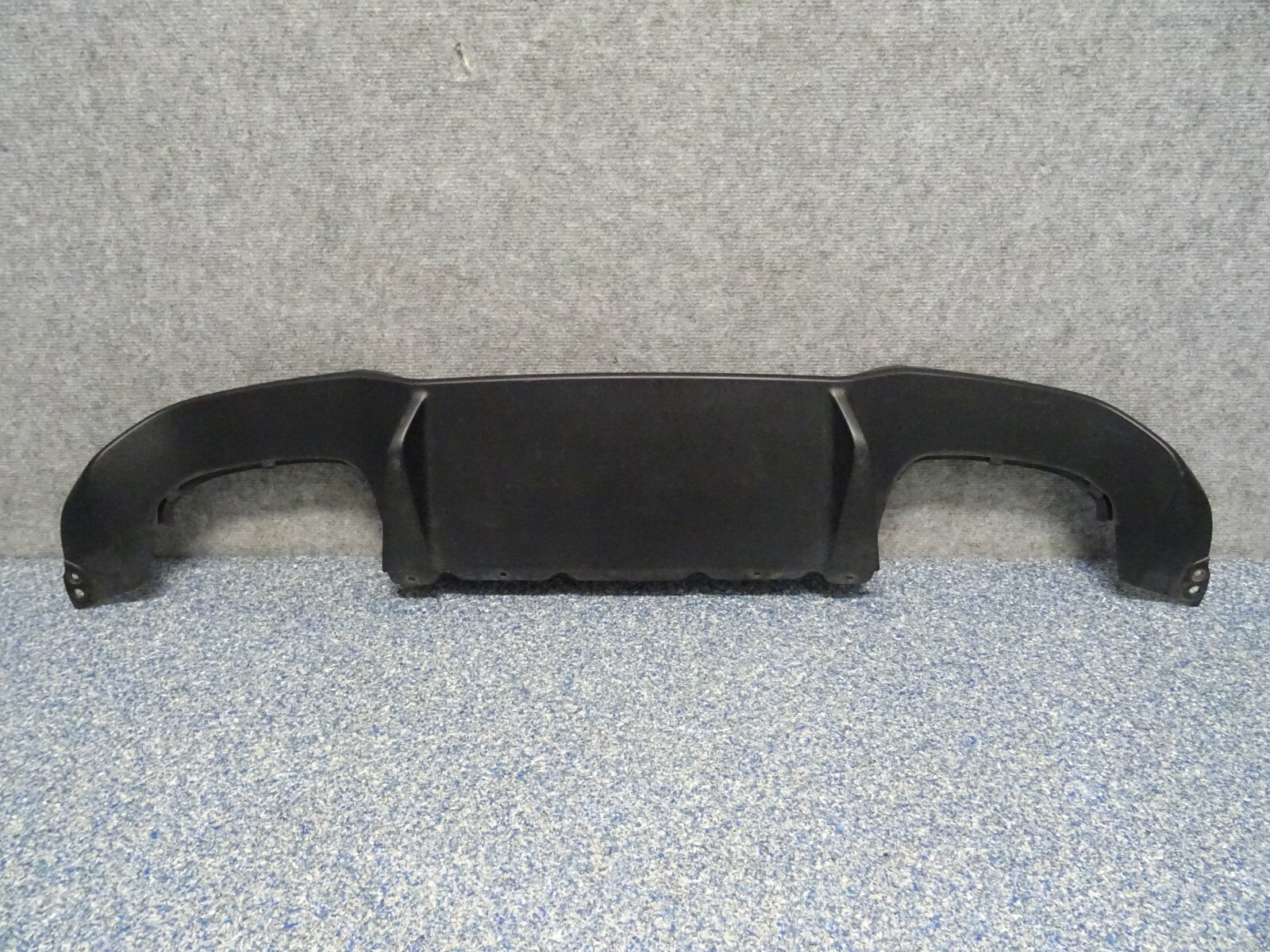 Verkleidung BMW M2 F87 Hinten Einsatz Stossfänger Rear Bumper Trim 