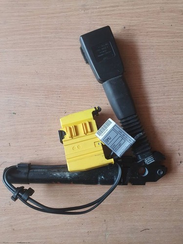 BMW 3 E90 E91 2006 Gurtschloss vorne 7213563 SII2130