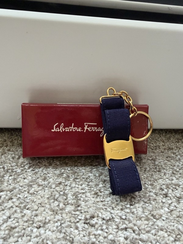 Salvatore Ferragamo Vara Bow Ribbon Keychain – Navy Grosgrain & Gold Tone