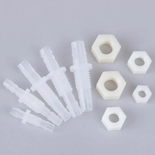 Connettori, morsetti e raccordi senza marca per l'irrigazione da giardino