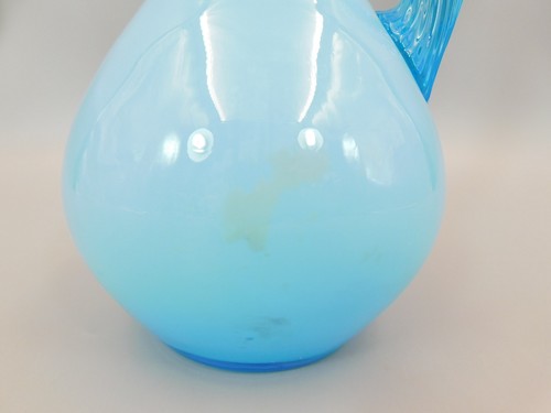 LARGE 11 1/4", 28.5cm ITALIAN EMPOLI BABY BLUE GLASS JUG WITH TWISTED HANDLE. - Picture 5 of 6